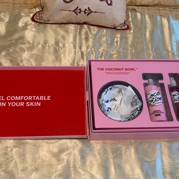 Victoria’s Secret / Pink’s Greener Planet Coconut Gift Set🥥 - Picture 2 of 13